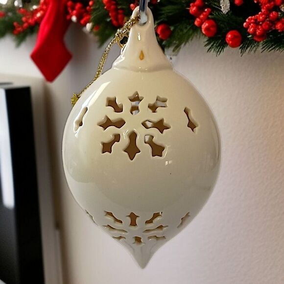 Lenox Seasons Greetings Ornament Christmas Pierced Porcelain Snowflakes Vintage - Picture 13 of 15